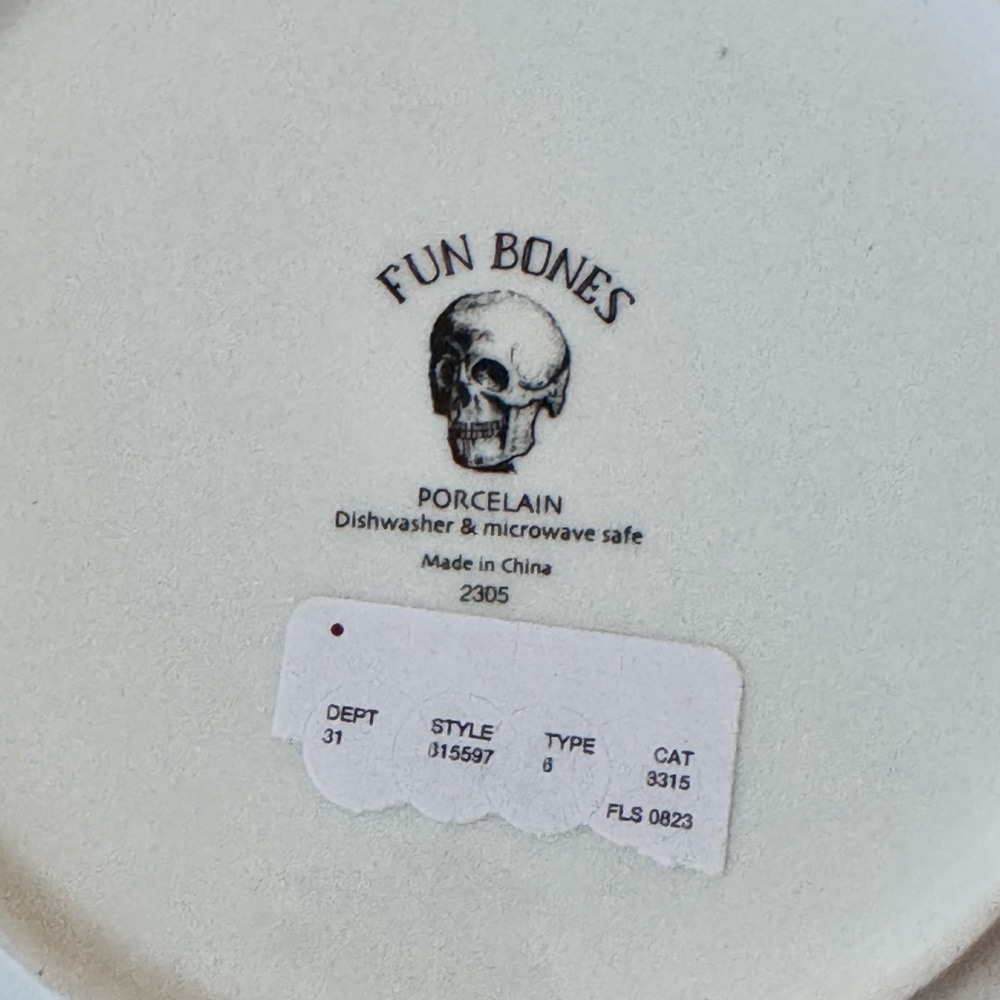 Set of 4 Fun Bones Skeleton Bride & Groom Wedding Couple Porcelain Plates - Picture 5 of 5